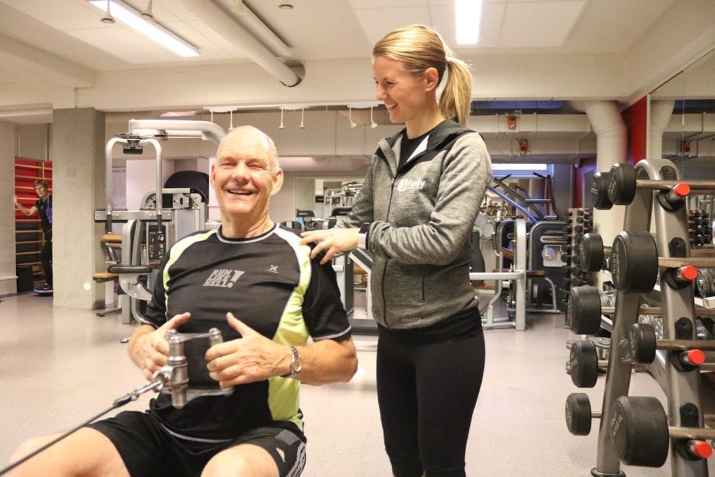 TRENER: Amund Sigstad trener her sammen med PT Line Myrvold.