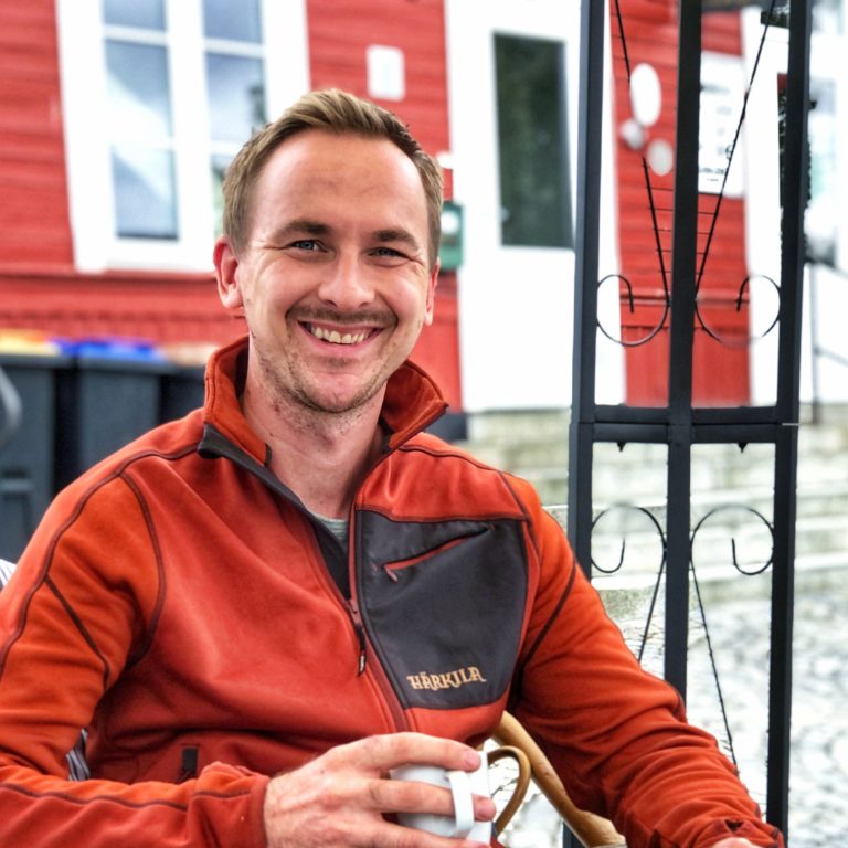 PRØVER IGJEN: I fjor måtte Pultost- og akevittdagene avlyses på grunn av korona. Johan Kirkelund var leder også i fjor, men først i år går det mot gjennomføring av dager for den nye lederen. Foto: Marit Amundsen.