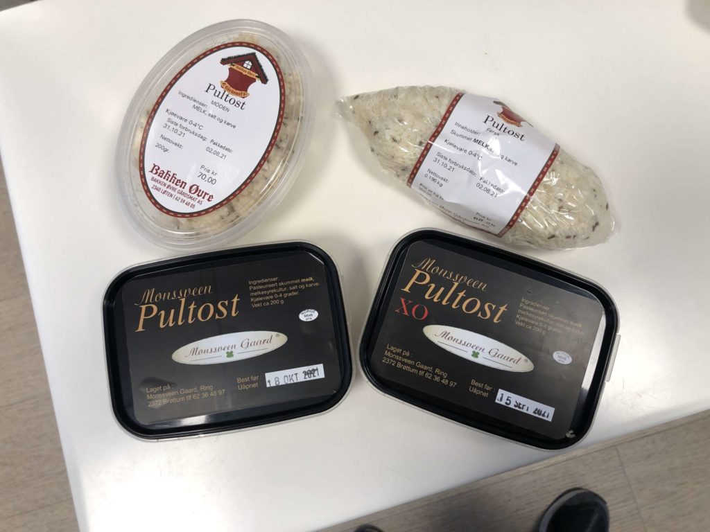 PULTOST: på Løten Nærstasjon får du kjøpt pultost fra Monsveen gård fra Ring og ost fra Bakken Øvre, Løten. Det finnes en som heter; fersk ost, en moden - variant og en som er kalles XO -og den er ekstra sterk.