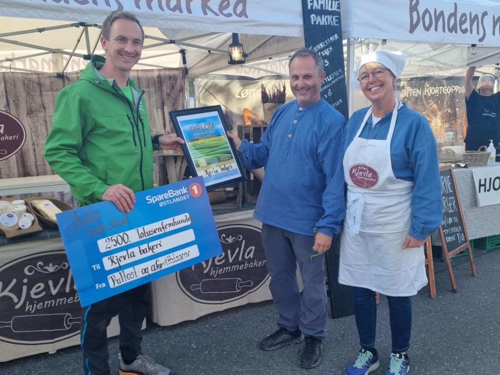 ÅRETS STAND: Kåringen av årets stand er basert på standens helhet. I år var det Kjevla Bakeri som fikk denne prisen. 