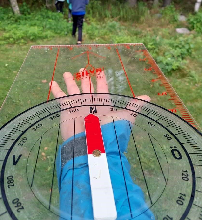 OGSÅ FOR VOKSNE: Mandag 6. september inviteres også voksne til å bli med på trening i Løten O-lag, for å lære mer om kart og kompass. Også de som ikke er tilknyttet klubben fra før er velkommen.