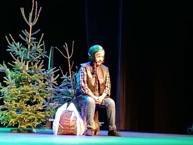 SMUGLERRUTE: Eva Østberg forteller om alternative smuglerruter når grensene er stengte. FOTO: Line Larsen