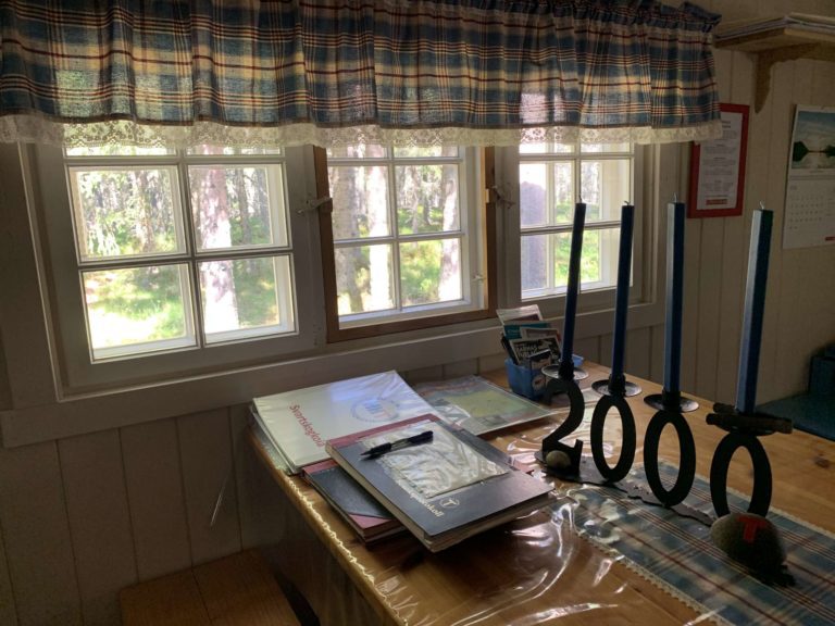 SVARTSKOGKOIA: Svartskogkoia er en av flere overnattingshytter du kan overnatte i om du vil på skogstur. FOTO: Marianne Ruud Skjeseth