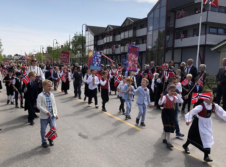 TOG MED NY RUTE: På grunn av veiarbeid blir årets flaggrute annerledes enn før. Kart for årets rute finnes på Løten Kommune og i mittLØTEN. FOTO: Løten Kommune