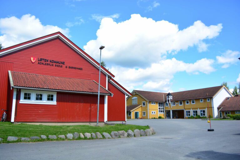 BASAR: Søndag 23 april klokka 13:00 – 17:00 blir det basar på Ådalsbruk skole FOTO: Robin Cornel Bentzen