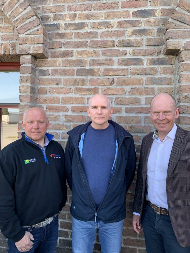 STOR TRO PÅ TIDEN FREMOVER: Roar Klette, Nils P. Hagen og Dag Inge Østgård, har stor tro på at eierskapet i Installasjonsservice skal skape vekst og utvikling for Østa Elektro AS, EnergiPluss AS og Installasjonsservice AS. FOTO: Privat