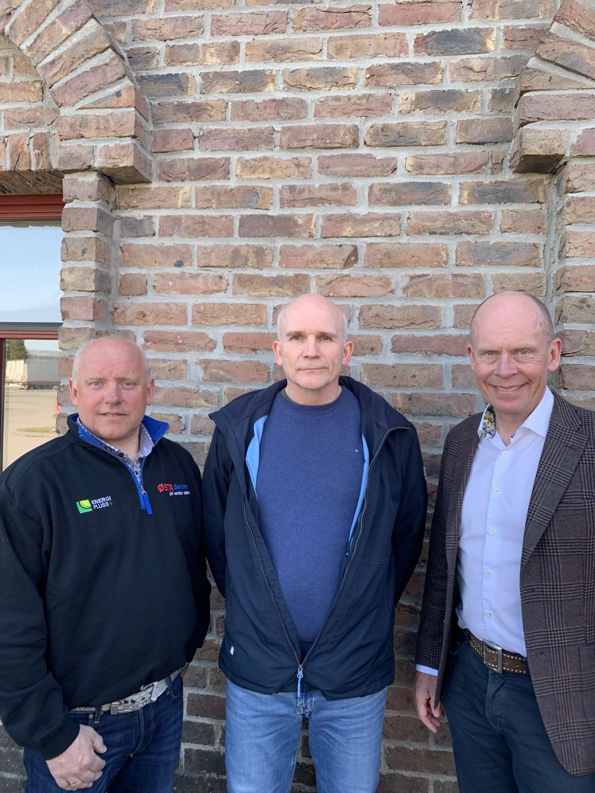 STOR TRO PÅ TIDEN FREMOVER: Roar Klette, Nils P. Hagen og Dag Inge Østgård, har stor tro på at eierskapet i Installasjonsservice skal skape vekst og utvikling for Østa Elektro AS, EnergiPluss AS og Installasjonsservice AS. FOTO: Privat