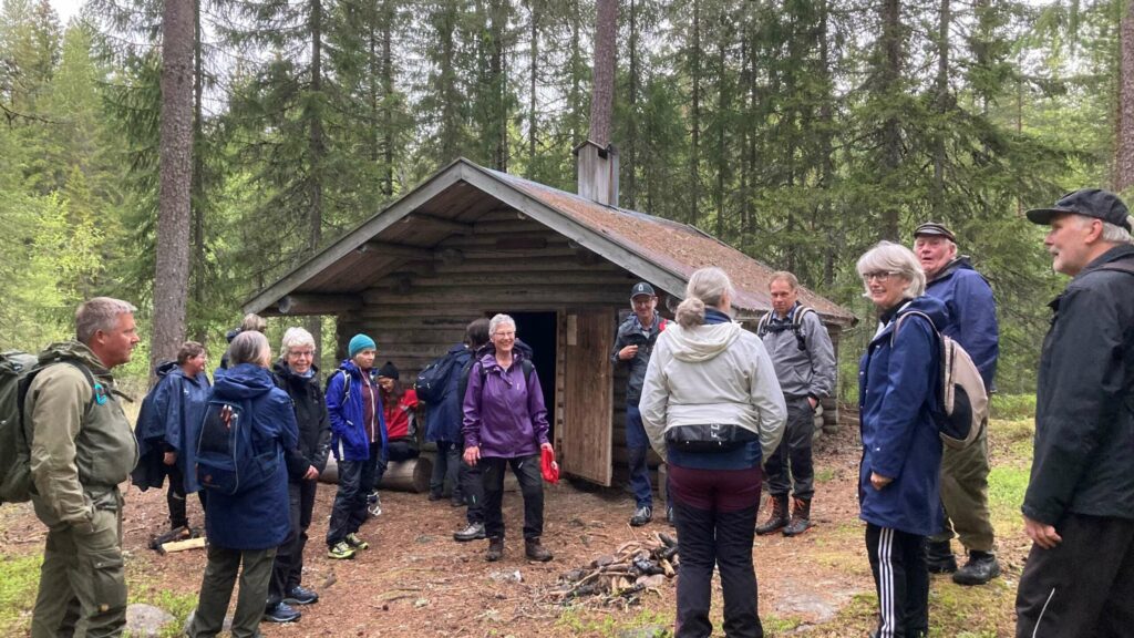 KOIER I LØTEN: Sletthellkoia Småsetra. FOTO: Privat