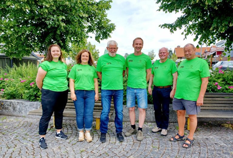 KLARE FOR DAGER: Endelig er Pultost- og Akevittdagene tilbake i kjente rammer. I komiteen bak dagene ser vi fra venstre Anne Østby, Ann-Karin Sjøberg, Trond Haraldsen, leder Johan Kirkelund, Ola Bergseng og Ola Sveen. Gotmar Rustad og Bjørn Juliussen var ikke tilstede da bildet ble tatt. Foto: Line Larsen.