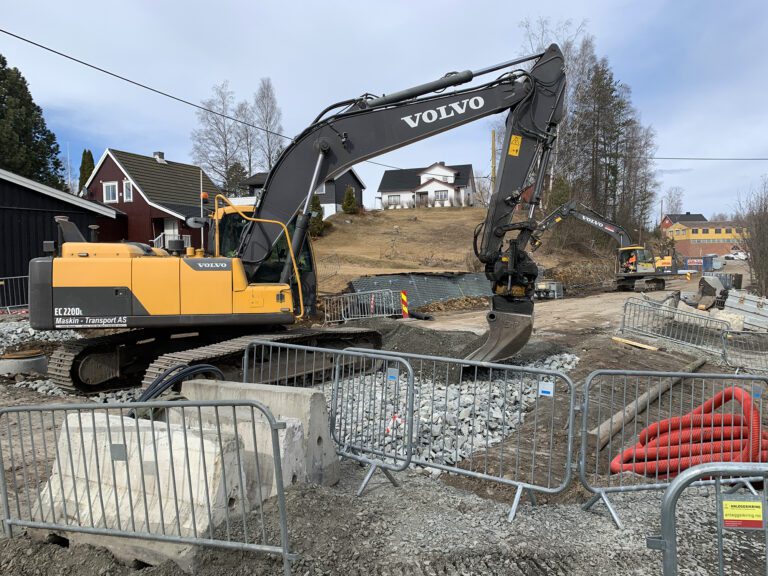 STENGES: Krysset i Brenneriroa stenges, og det blir omkjøring på stedet i flere uker fremover. Løten kommune forsikrer at det blir godt skiltet på stedet.