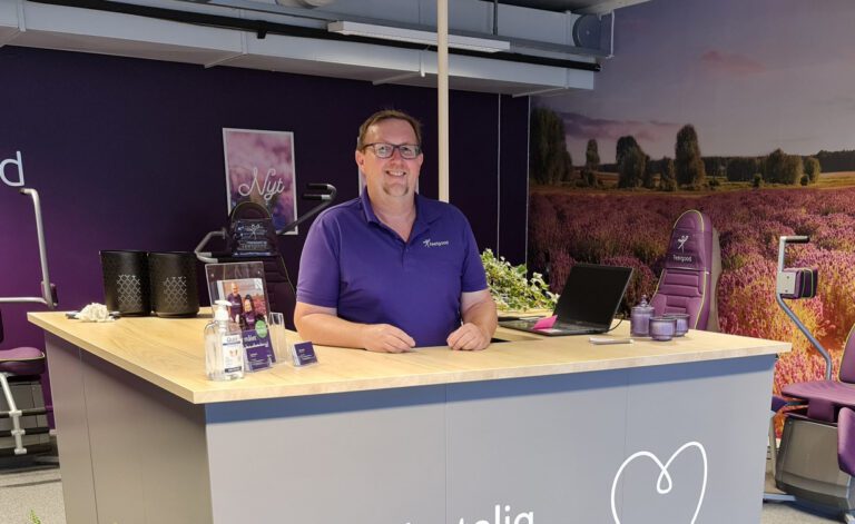 NYTT TILBUD: I starten av august åpnet Karin Larsen og Bjørn Ottosen dørene til Feelgood Løten. Så langt har driften gått veldig bra.