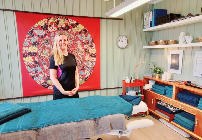 NYTT LOKALE: Linda Hagaseth har flyttet Indigo til nye lokaler. Du får fortsatt samme tilbud som har vært tidligere, i tillegg til at Linda snart er sertifisert Coach, og kan hjelpe deg om du står fast i faser av livet. FOTO: Line Larsen