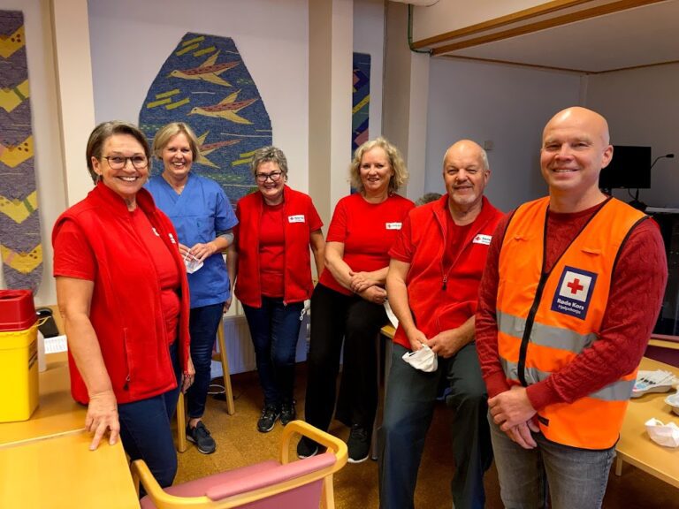 VANT I FJOR: Løten Røde Kors fikk kulturprisen av Løten kommune i fjor. Nå søker kommunen etter nye kandidater til både denne og ildsjelprisen. Fristen for å melde forslag er 1. oktober. Foto: Løten kommune.