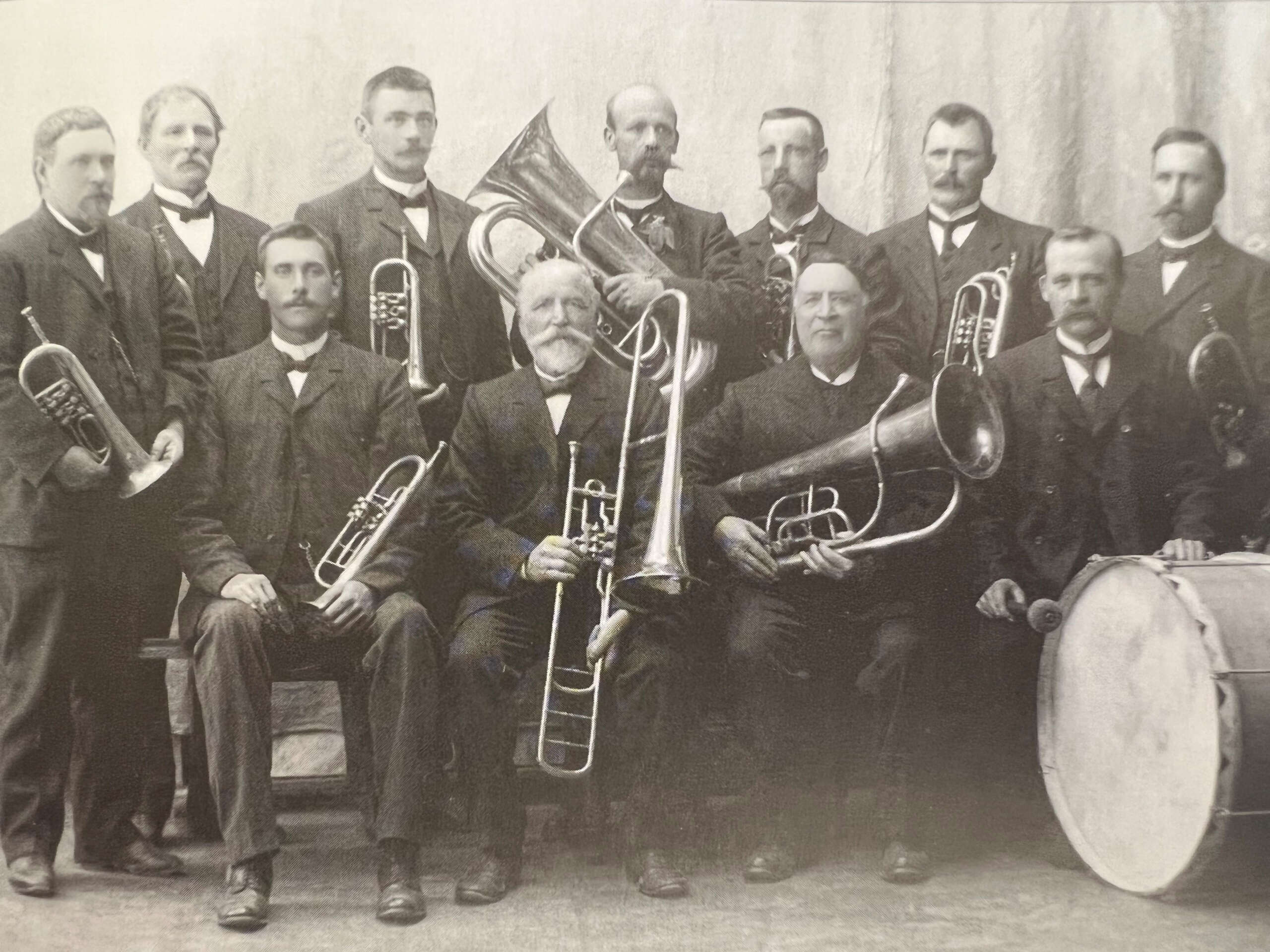LANGE TRADISJONER: Løiten Musikforening ble stiftet i 1862, og het i starten Rustadmusikken. Nå skal jubileet markeres i Løten kino.