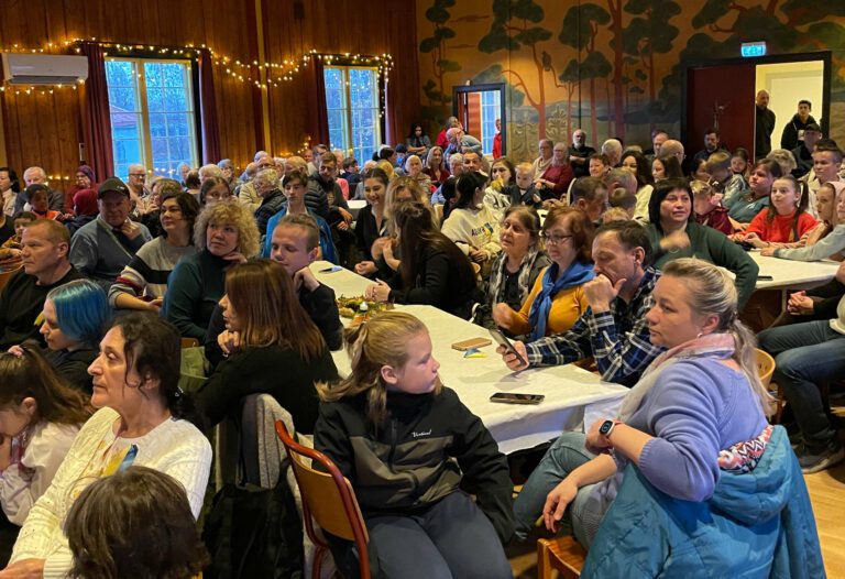 NY REKORD: Aldri før har så mange deltatt på internasjonal fest i Løten. Alle foto: Hanne Mette Walhovd Paulsen.
