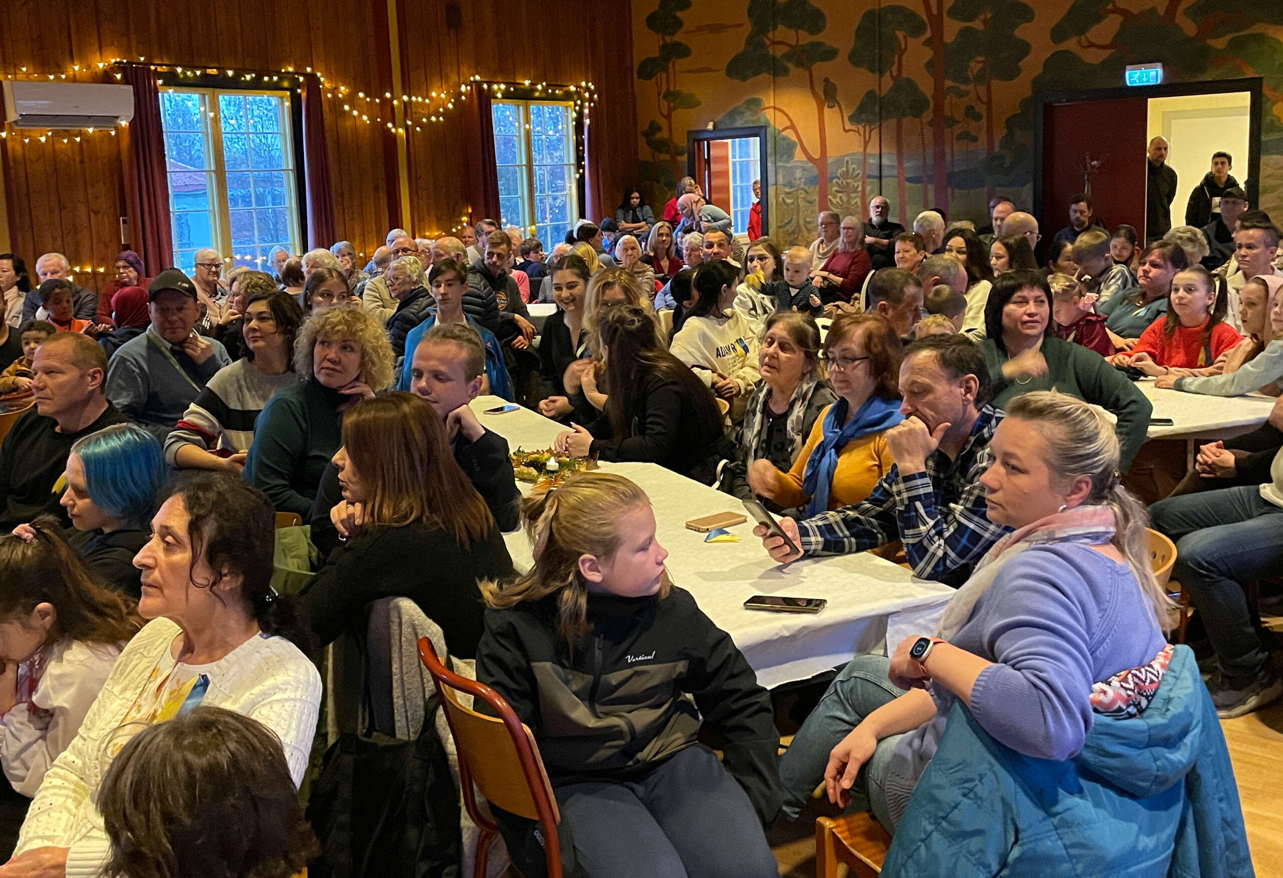 NY REKORD: Aldri før har så mange deltatt på internasjonal fest i Løten. Alle foto: Hanne Mette Walhovd Paulsen.