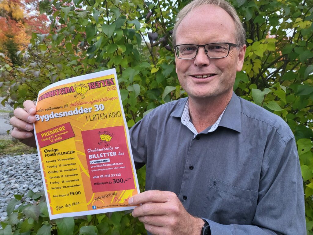 TILBAKE: Etter «bare» å ha medvirket i kulissene en periode, er Per Bekkevold tilbake på scena i år. Han håper selvsagt mange kjøper billett til årets forestilling i Løten kino.