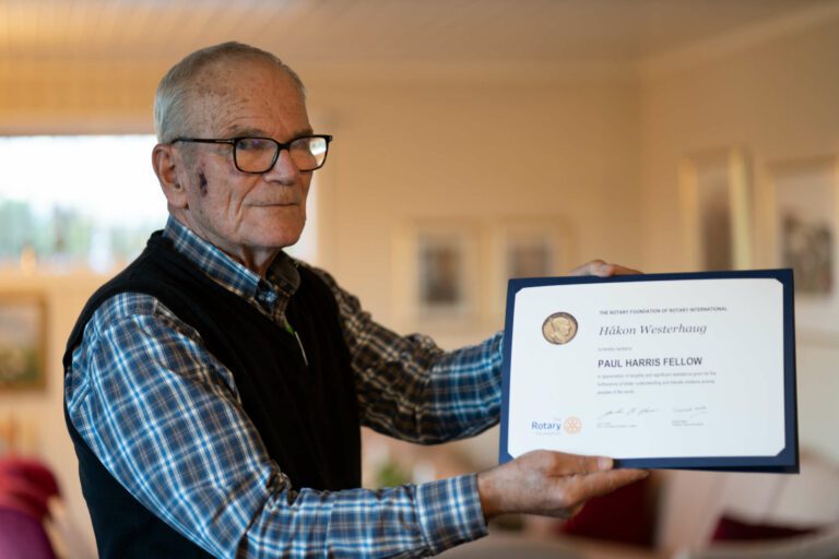 BLE TILDELT PAUL HARRIS FELLOW: Håkon Westerhaug ble hedret med den høyeste utmerkelsen i Rotary. Foto: Ylenia Chitano.