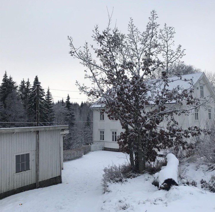 HASSELBAKKEN: Inne i dette bygget finner du Papirbruget. Foto: Privat.