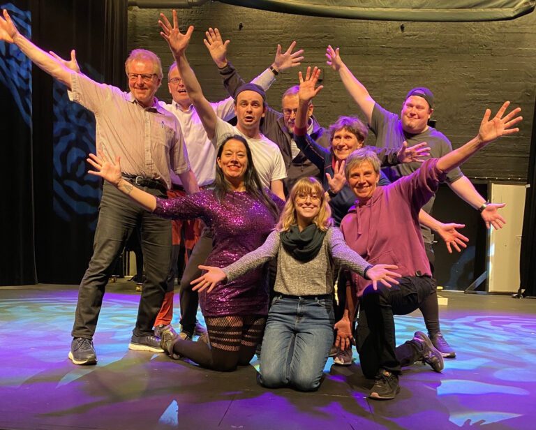 JUBILERER: Nordbygdarevyen er 30 år, og håper mange kommer på den 30. utgaven av Bygdesnadder i Løten kino.