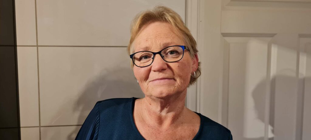 BRENNER FOR BREDDEIDRETT: Ann-Kristin Nybakk Djuve (52) er leder for alpingruppa, og brenner for breddeidrett og at alle kan starte med alpint. Hun var selv 48 år første gang hun hadde alpinski på beina, og blir tøffere for hver sesong.