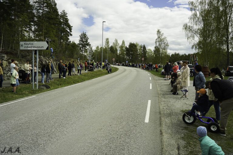 NY UTGAVE: Fjorårets olabilløp ble en stor suksess med flere hundre publikummere. Nå er Ådalsbruk velforening snart klare igjen. Foto: Jan Arthur Aune.