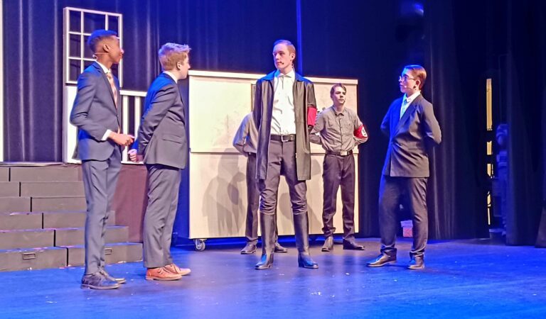 PREMIERE: Onsdag vises første av i alt tre forestillinger på Løten Kino. Hedemarken friskole har satt opp musikalen The Sound of Music, og ønsker velkommen til en kulturell opplevelse av de sjeldne. FOTO: Line Larsen