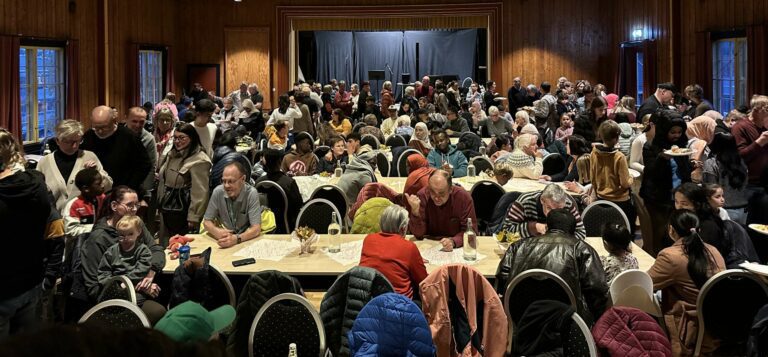 SUKSESS IGJEN: Internasjonal fest i Løten bringer folk sammen. Også denne gangen var det svært godt oppmøte på Bøndsen. Alle foto: Hanne Mette Walhovd Paulsen.