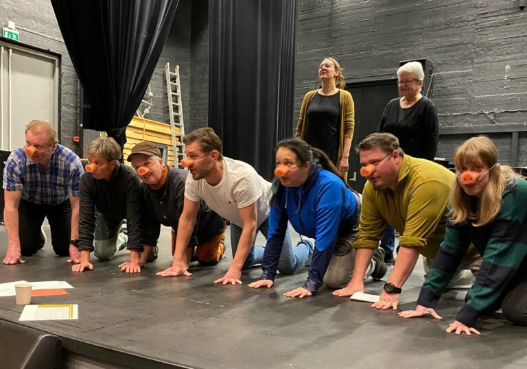 GRISER PÅ SCENA: Etableringen av et nytt stort grisehus i Nordbygda settese på agendaen under årets utgave av Bygdesnadder.