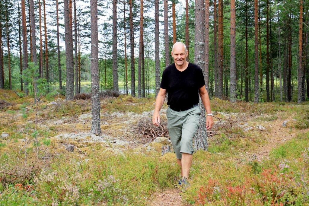 STÅR PÅ: Amund Sigstad er en ekte ildsjel som gjør mye for mange. Blant annet er han med på å arrangere Mosjømarsjen. Foto: Emilie Westli Andersen.