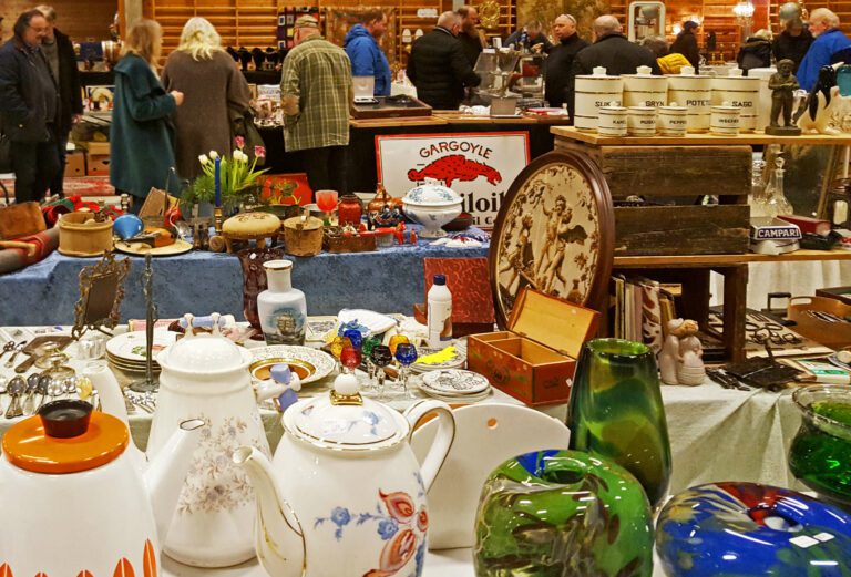 KANALBRUKETS RETRO, ANTIKK OG SAMLEMESSE: Løtenhallen lørdag 27. og søndag 28. januar 2024. Foto: Kanalbruket.