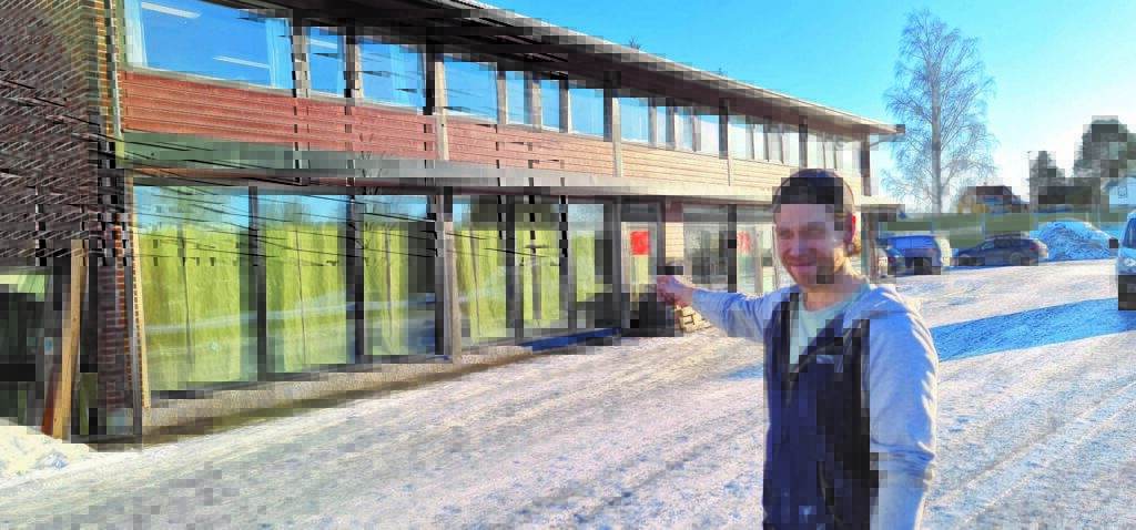 HAR FLYTTET TIL NYE LOKALER: Rørleggern Løten har flyttet inn i Skoleveien 6, bygget som Jonas Ødegård har kjøpt.